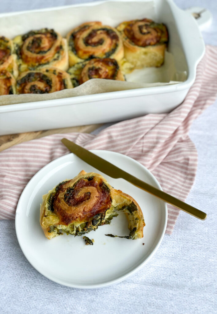 Cheesy Spinach Ranch Scrolls